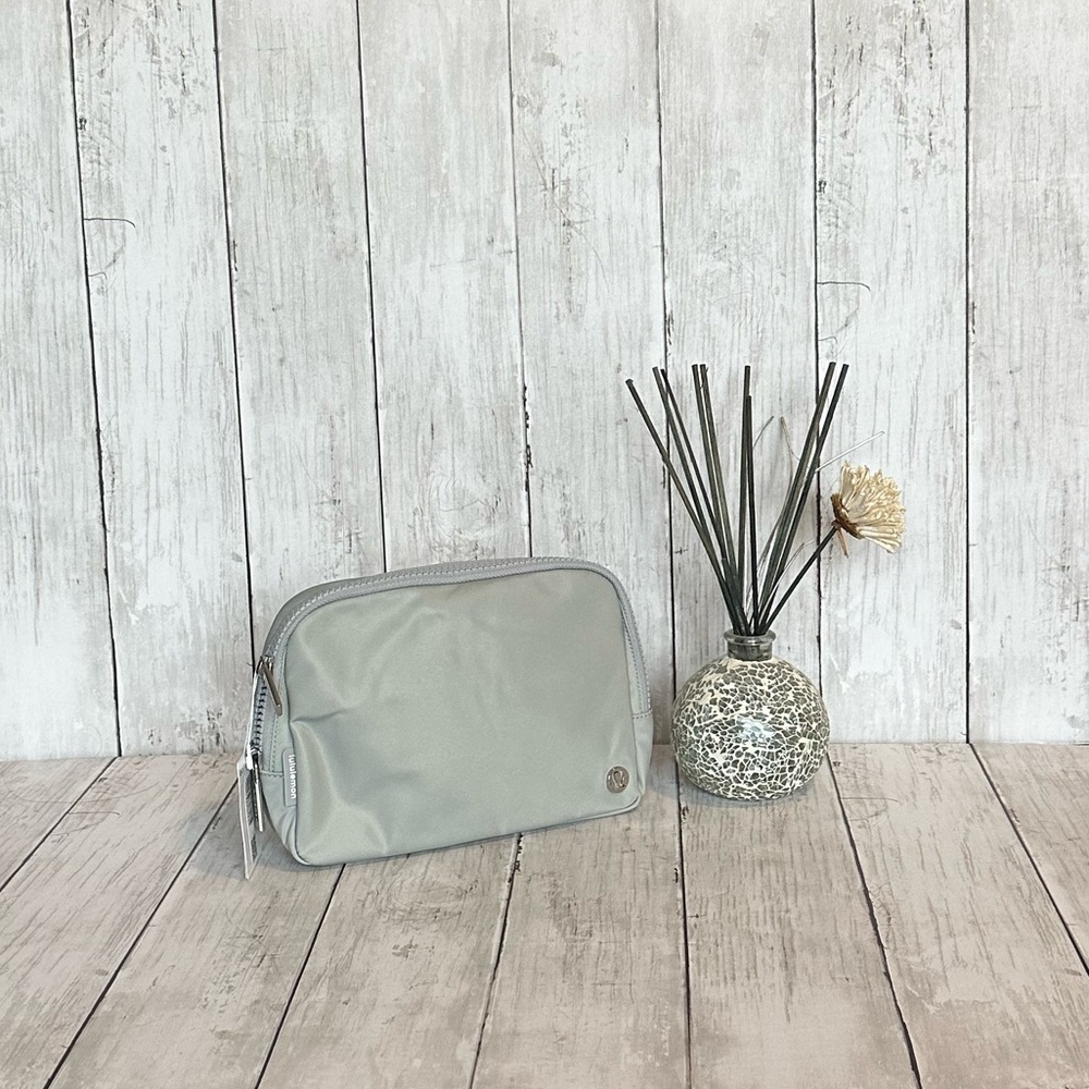 NWT LULULEMON EVERYWHERE BELT BAG LARGE SILVER DROP